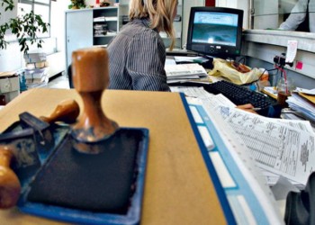 Αξιολόγηση με απεργοσπασία και εκβιασμούς