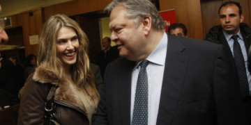 «Άγνωστοι Χ» το κόμμα και ο «παππούς» της Εύας…