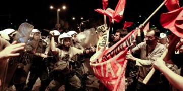 Ξύλο α λα ισπανικά από ΜΑΤ σε διαδηλωτές