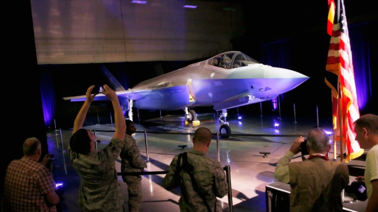 Έρχονται νέες αγορές αεροπλάνων και πλοίων