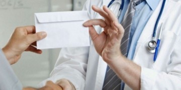 Οι φακελάκηδες και οι μαχόμενοι