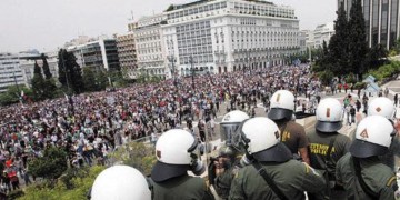 Πώς να διεμβολίσουμε τον αστικό διπολισμό;