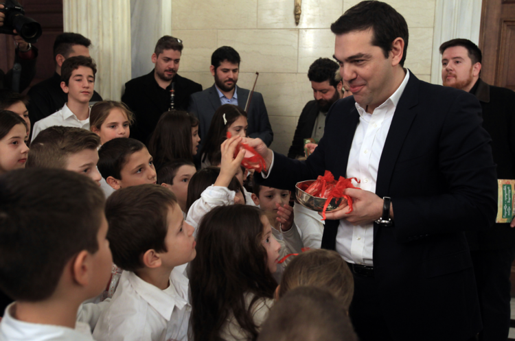 Πλεόνασμα φόρων και υπεραπόδοση υποκρισίας