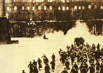 Οι πύλες των Χειμερινών Ανακτόρων