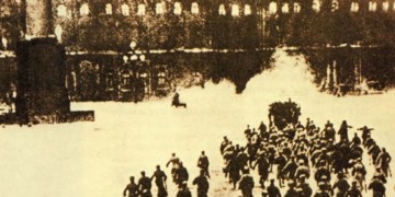 Οι πύλες των Χειμερινών Ανακτόρων