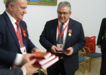 Ένα σφυροδρέπανο δεν φέρνει την άνοιξη