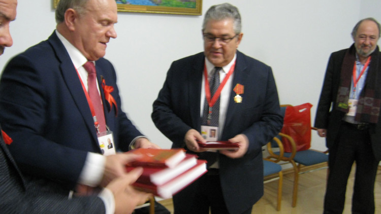 Ένα σφυροδρέπανο δεν φέρνει την άνοιξη