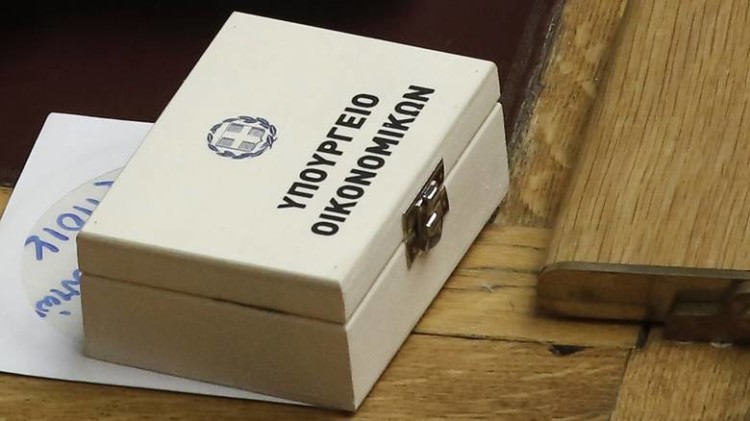 Κοινωνική λεηλασία με παλιά και νέα μέτρα που αγγίζουν τα 2 δισ.