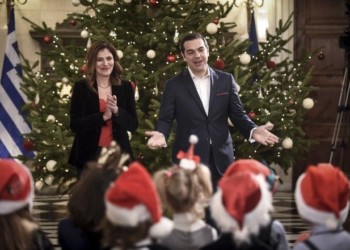 Επιστράτευση της Μπ. Μπαζιάνα  καθώς το κυβερνητικό σκάφος μπάζει νερά