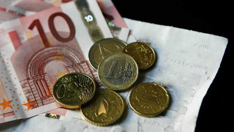 37,5% τσεκούρι στους μισθούς, 56% πάνω τα κέρδη