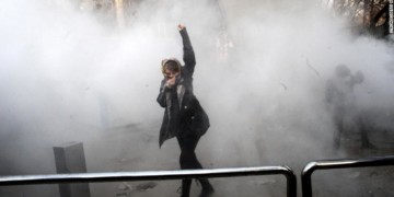 Ταξικό χρώμα έχει η «έκρηξη» στο Ιράν