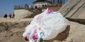 Οι πλαστικές σακούλες και η περιβαλλοντική απάτη