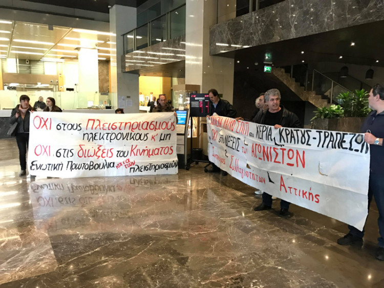 Λάσπη και κραυγές μίσους από τα αντιδραστικά ΜΜΕ για τις δράσεις κατά πλειστηριασμών (φωτό+βίντεο)