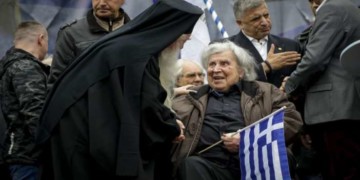 Ο διαχρονικός  πολιτικός  κατήφορος  του Μίκη