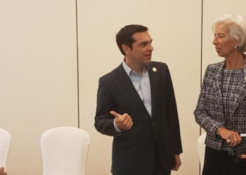 Αρπάζουν τα σπίτια του λαού δίνουν «μαξιλάρι» στο κεφάλαιο