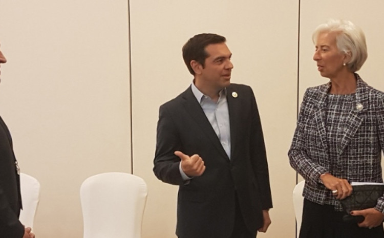 Αρπάζουν τα σπίτια του λαού δίνουν «μαξιλάρι» στο κεφάλαιο