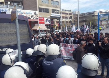 Επίδειξη αυταρχισμού σε αγωνιστές εκπαιδευτικούς στο δρόμο για το “αναπτυξιακό συνέδριο”