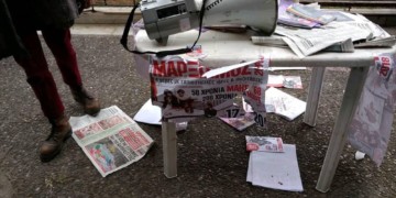 Επίθεση ακροδεξιών τραμπούκων σε αντιφασίστες στην παρέλαση της Καλλιθέας