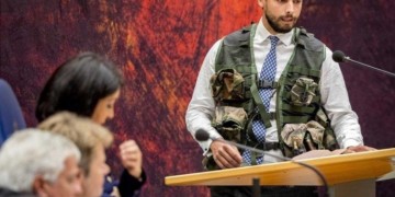 Ακροδεξιά επέλαση, αριστερή απουσία…