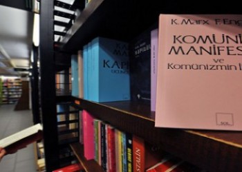 Κομμουνιστικό Μανιφέστο: Το κοιλοπόνεμα ενός έργου που αναγεννιέται διαρκώς