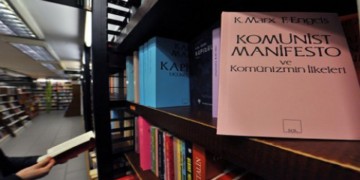 Κομμουνιστικό Μανιφέστο: Το κοιλοπόνεμα ενός έργου που αναγεννιέται διαρκώς