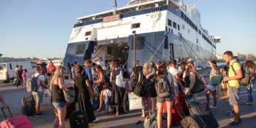 Μονοπώλιο η Τράπεζα Πειραιώς στις ακτοπλοϊκές γραμμές Β. Αιγαίου