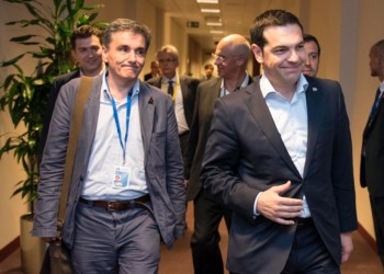 Αυτοί μας δουλεύουν κι εμείς δουλευόμαστε