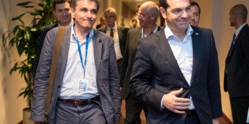 Αυτοί μας δουλεύουν κι εμείς δουλευόμαστε