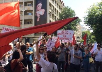 Διεθνιστική αποστολή του ΝΑΡ και της νΚΑ στην πρωτομαγιάτικη διαδήλωση στα Σκόπια