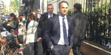 ΝΔ: Και με τον χωροφύλαξ και με τον αστυφύλαξ, αλλά ποτέ με τον εργαζόμενο