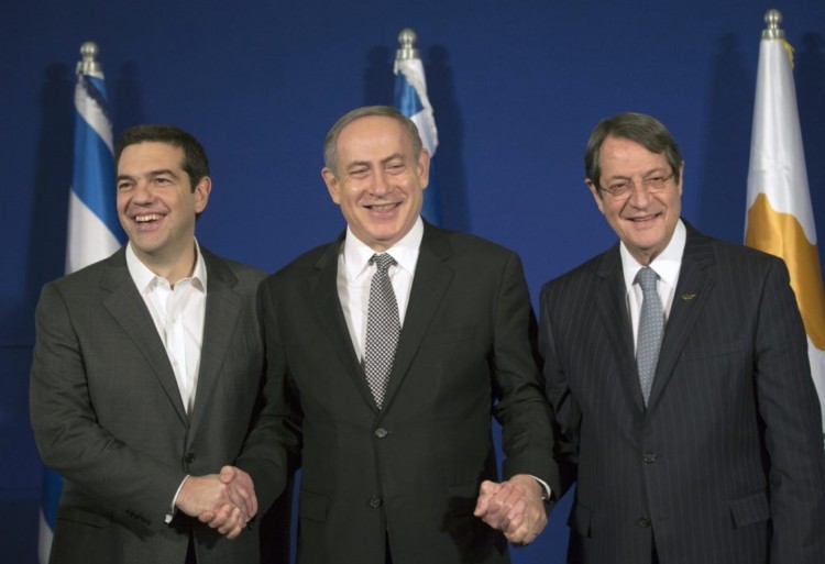 Επικίνδυνος εναγκαλισμός με το επιθετικό Ισραήλ