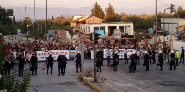 Υπό στρατιωτική κατοχή