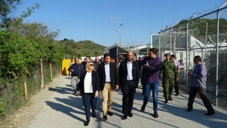 ΝΔ Λέσβου: Κλίνατε επί… ακροδεξιά!