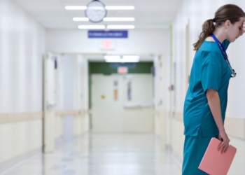 Διαλύουν την δημόσια πρωτοβάθμια υγεία με το θεσμό του «οικογενειακού γιατρού»