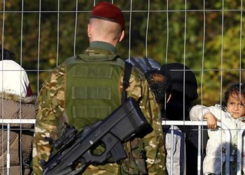 Ένα, δύο, τρία, πολλά Γκουαντάναμο για πρόσφυγες!