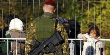 Ένα, δύο, τρία, πολλά Γκουαντάναμο για πρόσφυγες!