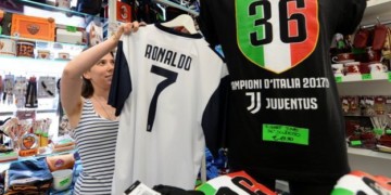 Ιταλία: «Θέλουμε αυξήσεις και δουλειά και όχι τον Ρονάλντο»