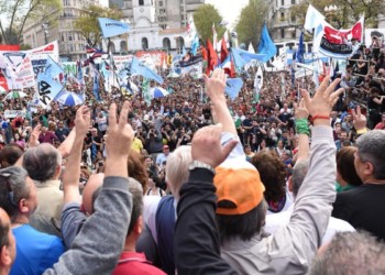 Οι νεοφιλελεύθεροι οδηγούν την Αργεντινή ξανά στο ΔΝΤ
