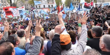 Οι νεοφιλελεύθεροι οδηγούν την Αργεντινή ξανά στο ΔΝΤ