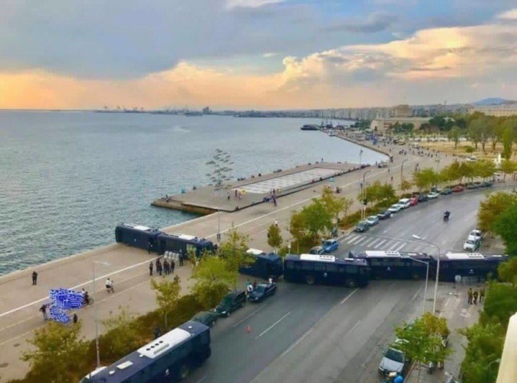 Το φιλολαϊκό πακέτο προστατεύουν… ΜΑΤ και FBI