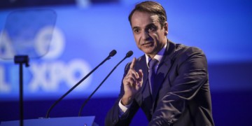 Ατζέντα Μητσοτάκη με τον κουμπαρά του Πινοσέτ και το μαστίγιο του Φράνκο!