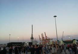 Μαχητική απεργία στην Cosco παρά την δικαστική απαγόρευση