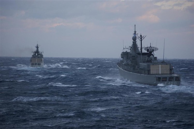 Ελληνικές φρεγάτες σε επικίνδυνα νερά