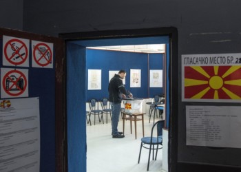  Δύο σχόλια για το Δημοψήφισμα της “ανύπαρκτης και ακατανόμαστης”  Μακεδονίας
