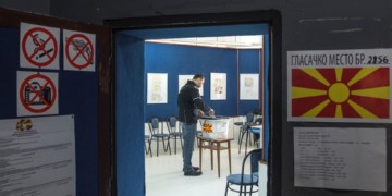  Δύο σχόλια για το Δημοψήφισμα της “ανύπαρκτης και ακατανόμαστης”  Μακεδονίας