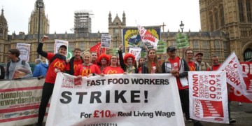 Βρετανία: Απεργία για τη νέα εργατική βάρδια