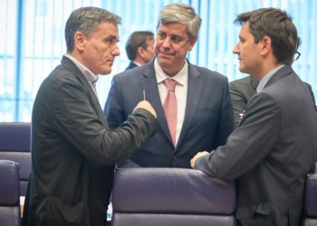 Ο Τσίπρας σε ρόλο Χότζα για τις συντάξεις