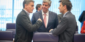 Ο Τσίπρας σε ρόλο Χότζα για τις συντάξεις