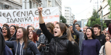 Κι όμως, κάτι κινείται στη νεολαία…