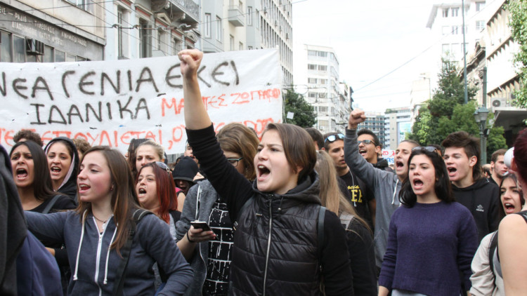Κι όμως, κάτι κινείται στη νεολαία…